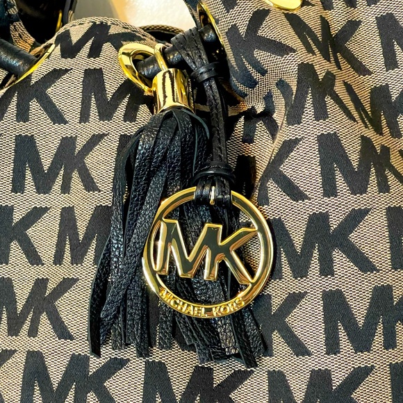 Michael Kors Black & Beige Signature Logo Medium East West Ring Tote Bag - Picture 7 of 10